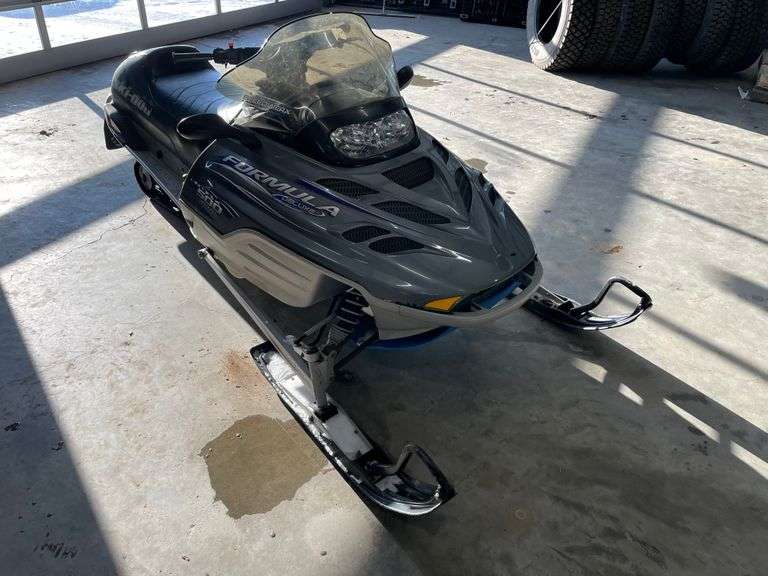 2001 SKIDOO FORMULA SNOWMOBILE 2BPS1780X1V000041 Yorkton Auction Centre