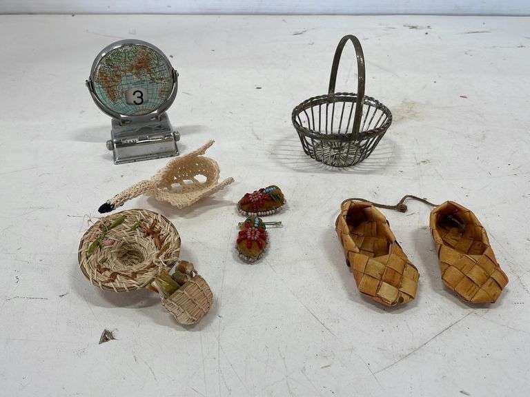 Small Various Trinkets Yorkton Auction Centre