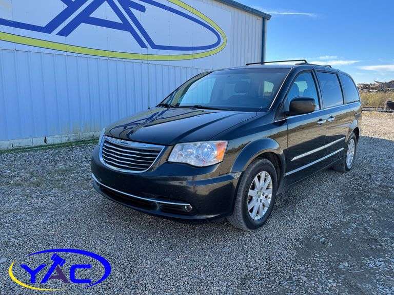 2012 CHRYSLER TOWN AND COUNTRY Yorkton Auction Centre
