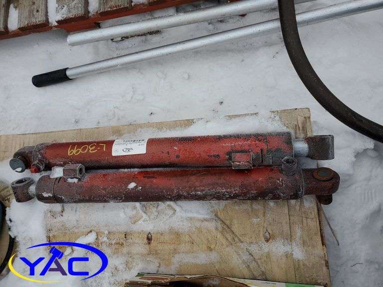 2 Hydraulic Cylinders Yorkton Auction Centre
