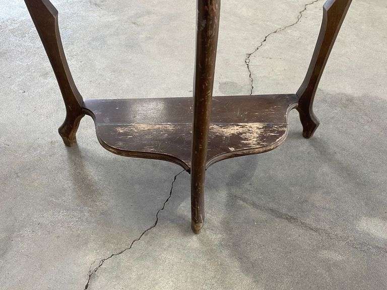 3 Legged Stand Yorkton Auction Centre