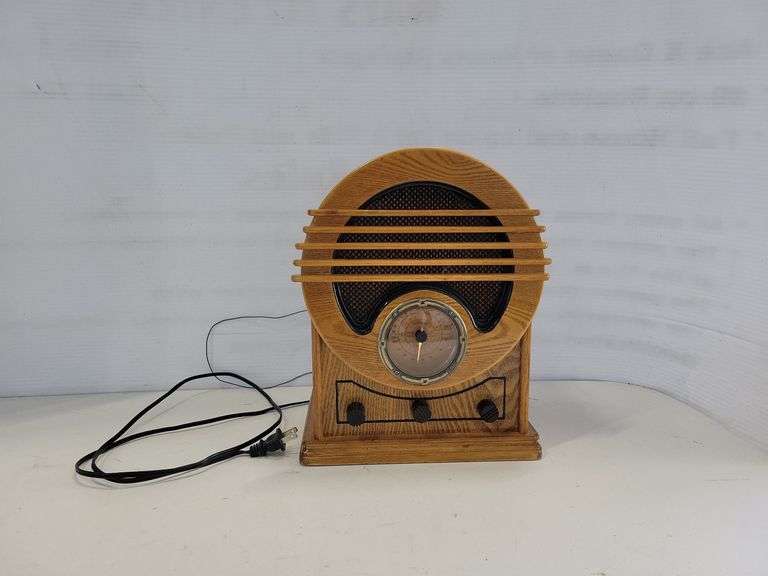 Vintage Replica Radio Working Yorkton Auction Centre