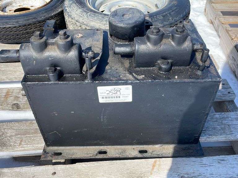 Williams Hydraulic Pump For Grain Tuck Yorkton Auction Centre