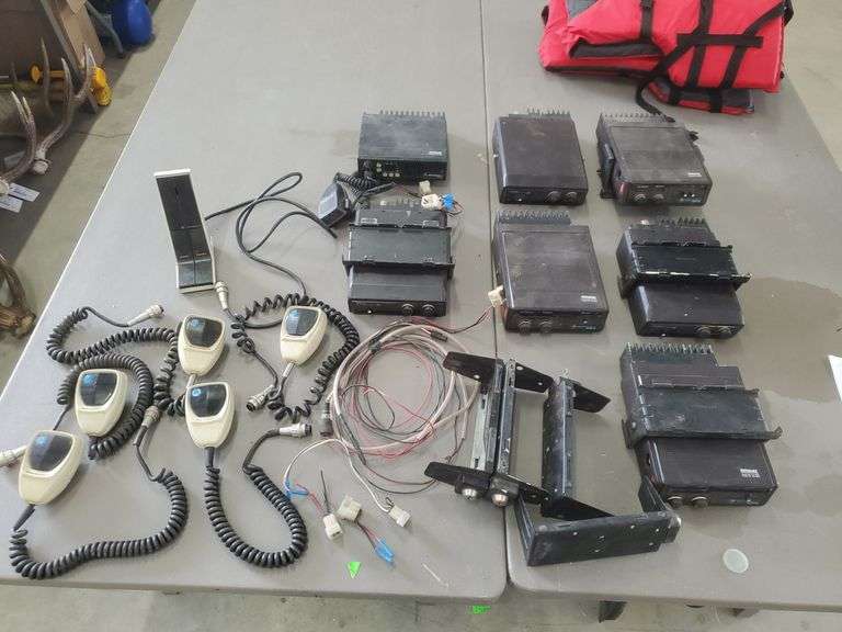 7 Motorola CB Radios (6 Mics and 1 Homebase) Yorkton Auction Centre