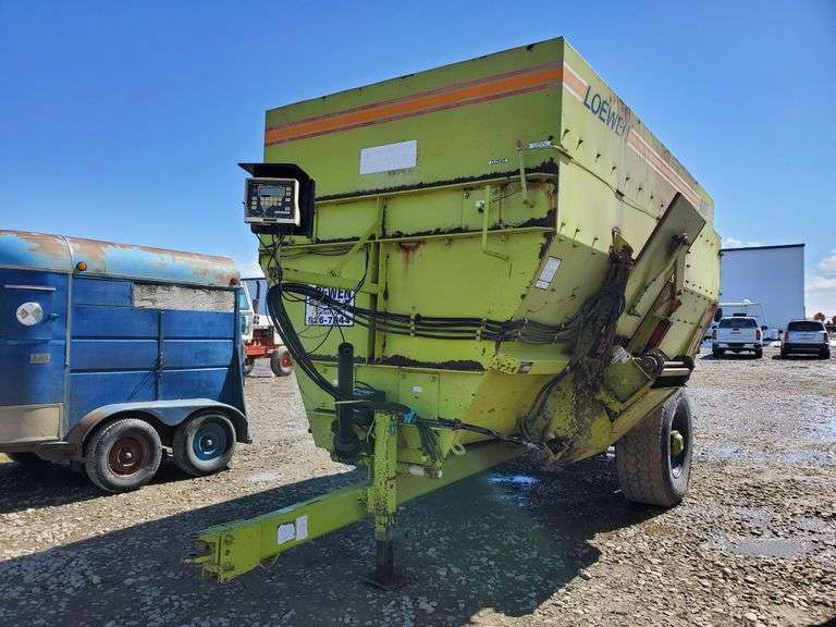 Loewen 687 Mixer Wagon Yorkton Auction Centre
