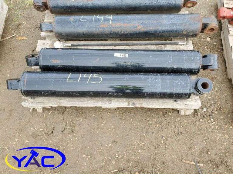 2 Hydraulic Cylinders Yorkton Auction Centre