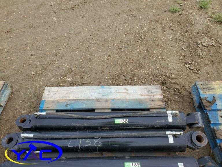 2 Hydraulic Cylinders Yorkton Auction Centre