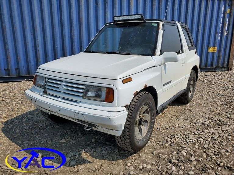 1992 SUZUKI SIDEKICK SOFT TOP Yorkton Auction Centre