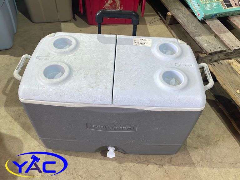 Rubbermaid Cooler W/ Wheels and Handle Yorkton Auction Centre