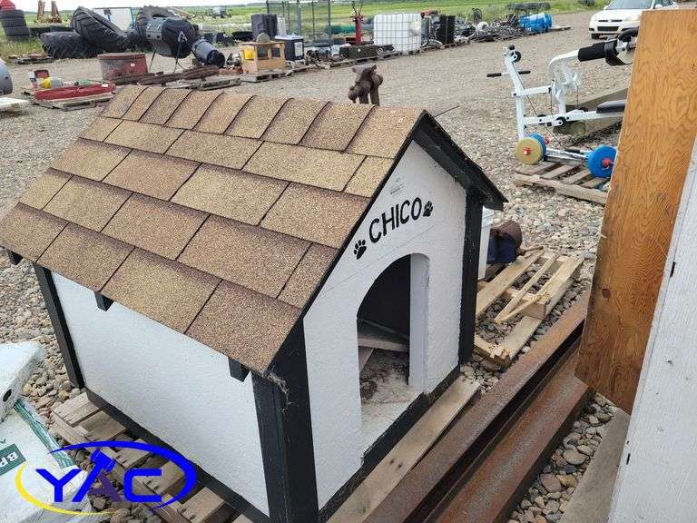 Insulated Dog House Yorkton Auction Centre