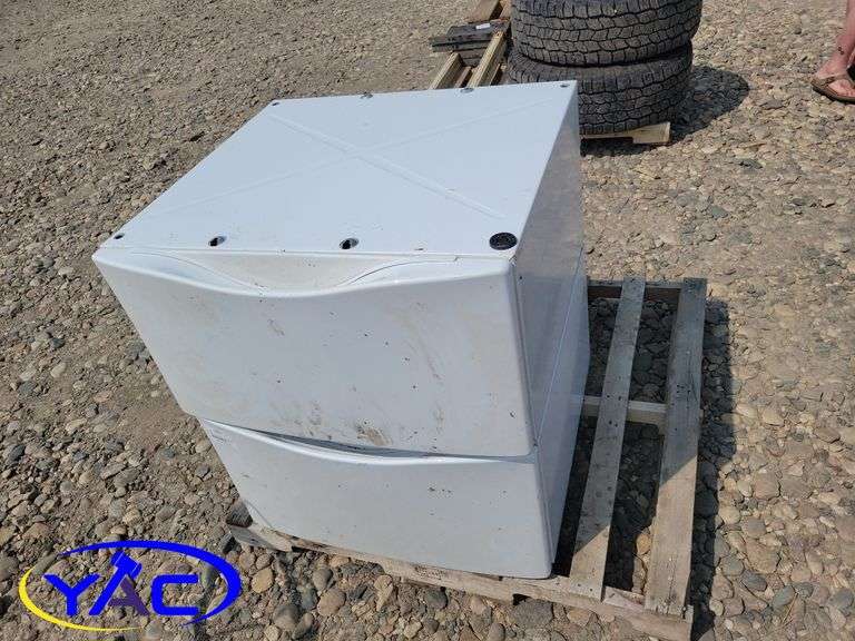 Washer and Dryer Pedestals Yorkton Auction Centre