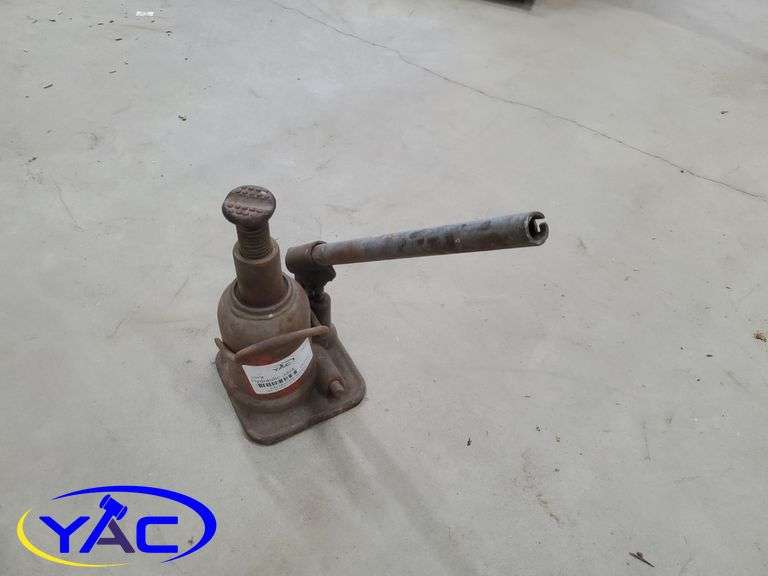 Hydraulic Jack Yorkton Auction Centre