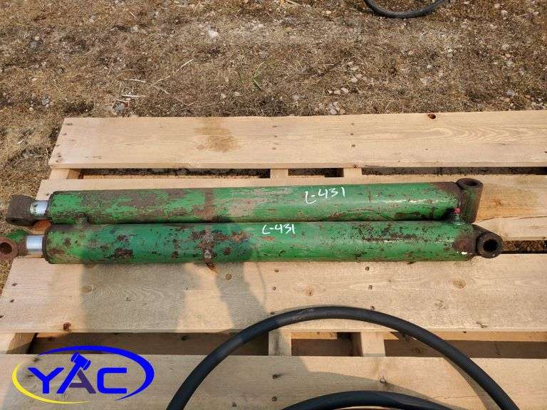 2 Hydraulic Cylinders Yorkton Auction Centre