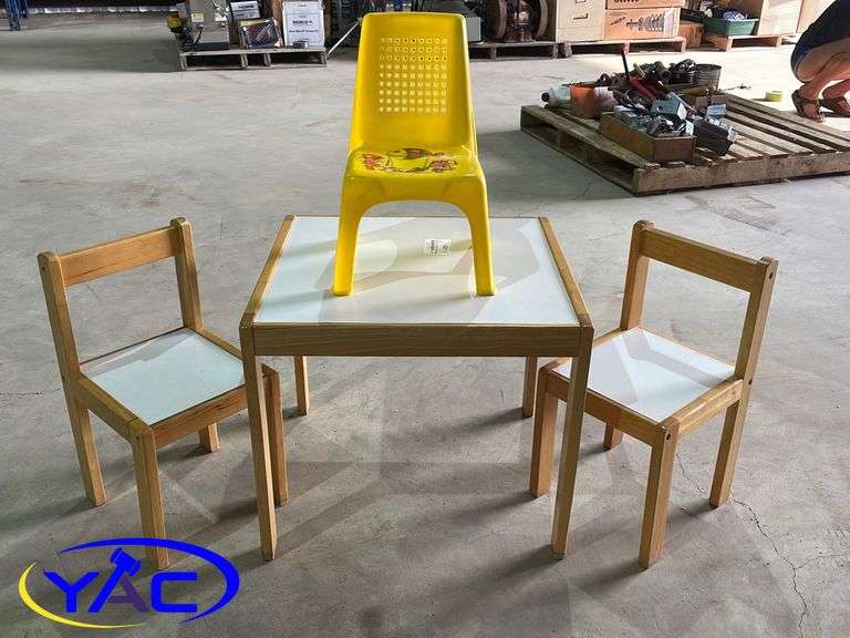 Children's Table and Chairs Yorkton Auction Centre