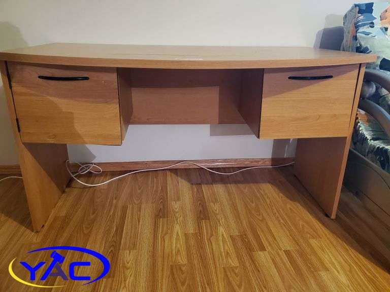 Desk Yorkton Auction Centre