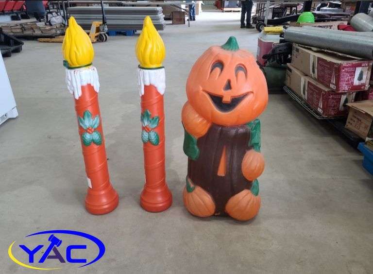 Assorted Seasonal Decorations Yorkton Auction Centre