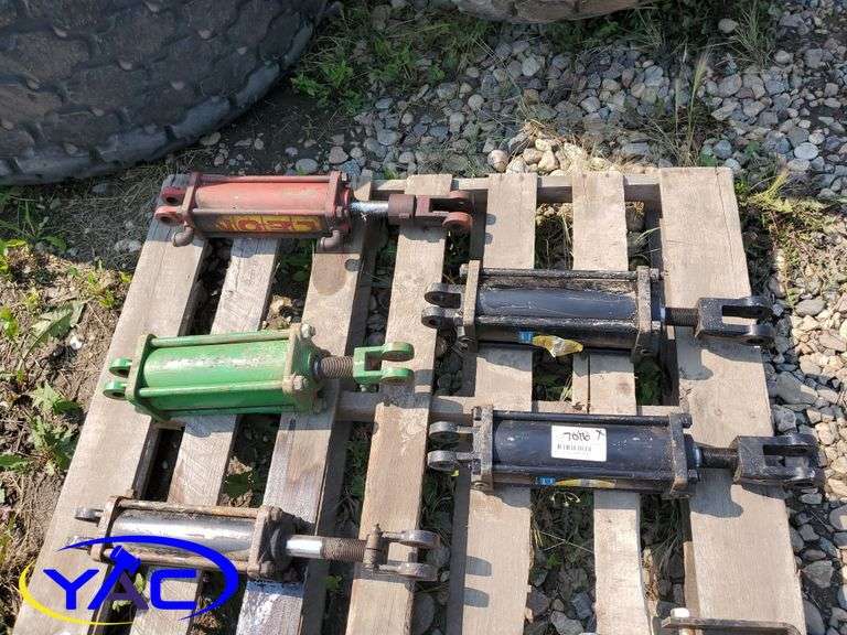 5 Misc. Hydraulic Cylinders Yorkton Auction Centre