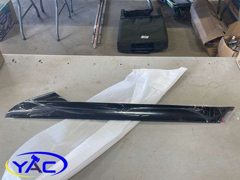 Ford Explorer Right Outer Windshield Moulding Yorkton Auction Centre