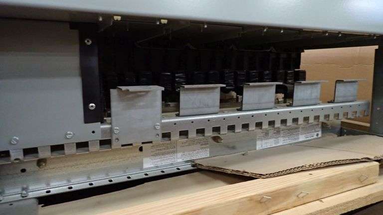 Interruttore Automatico GE APNB Spectra Series, 3 Poli, 600V, Contatti Doppio Attacco, Usato #E3