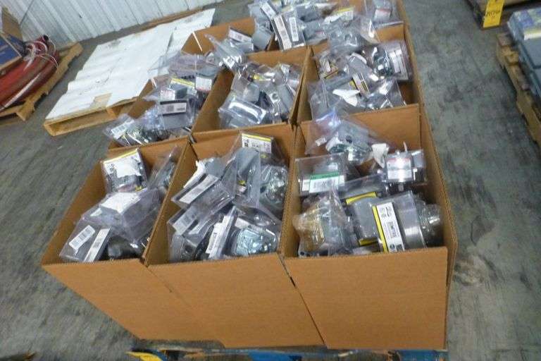 Lot of Assorted Square D Water Pump Low Pressure Cut Off Switches