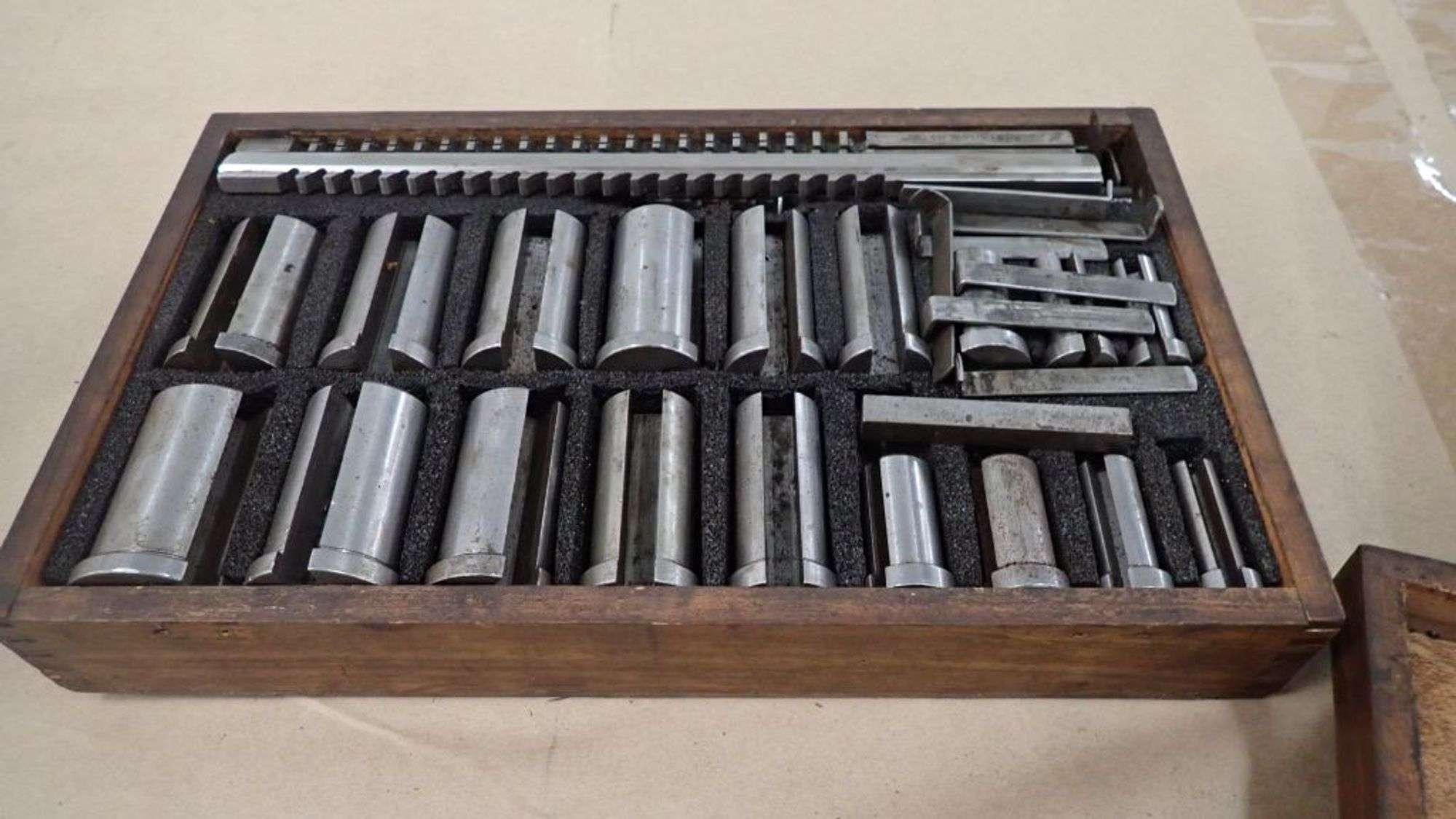 Minute Man The DuMont Corp #10-10A Broach Set w/Collard Bushings - Yellow  Tag Auctions