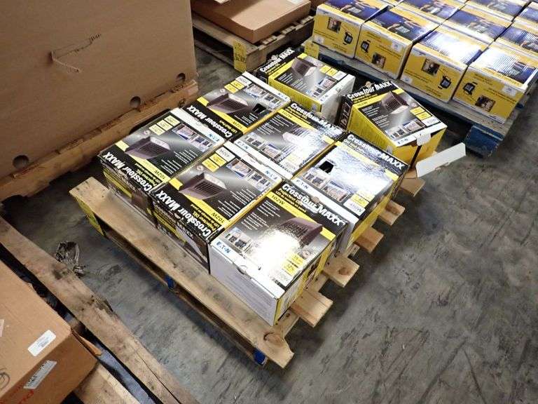 Lot of (8) Eaton Crosstour Maxx Led Wall Pack Yellow Tag Auctions