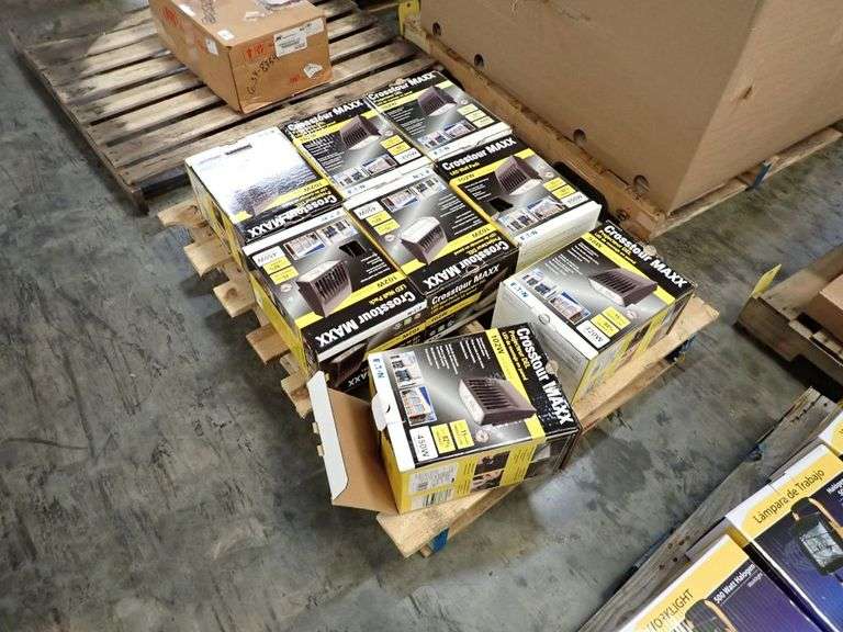 Lot of (8) Eaton Crosstour Maxx Led Wall Pack Yellow Tag Auctions