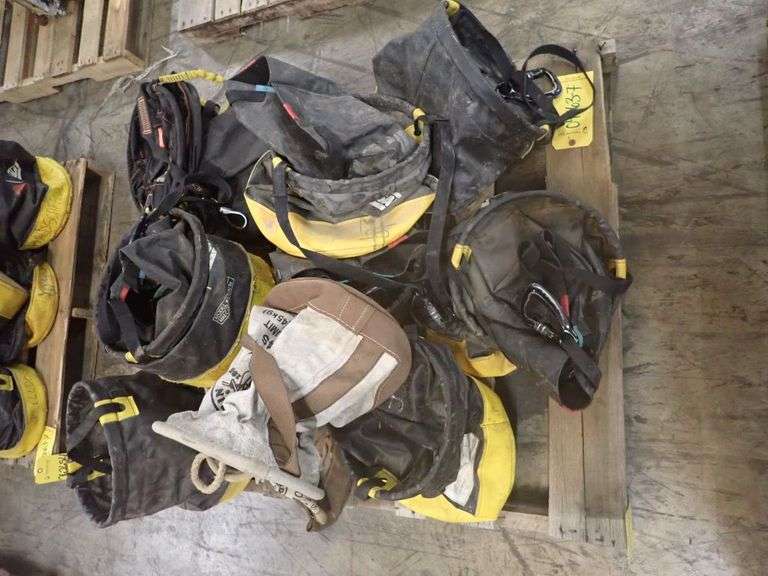 Lot of Approximately (13) Hangable Tool Bags Yellow Tag Auctions