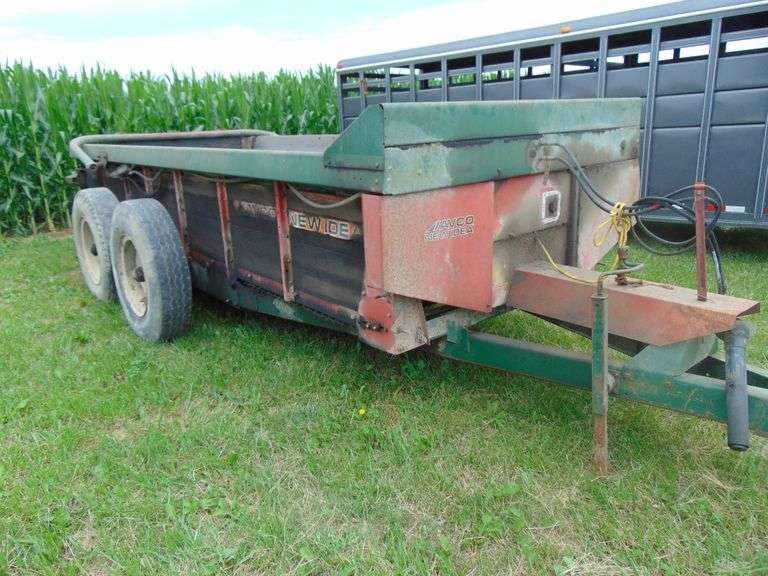 NI 245 MANURE SPREADER, 10 TON, HYD END GATE, 10.0020 TIRES Ziemer