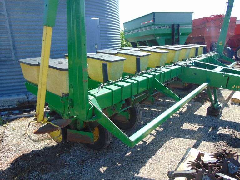JD 7000 8 ROW 30" PLANTER, HERB, INSECT, DICKEY JOHN MONITOR, LG BEAN