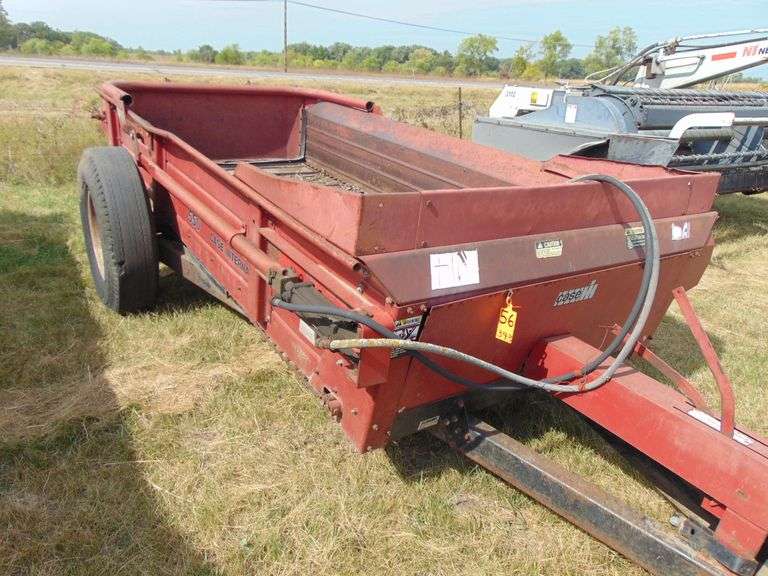 CASE IH 550 MANURE SPREADER w/SLOP GATE, FLOOR NEEDS WORK Ziemer