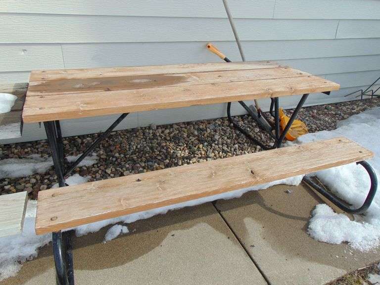 6 FT WOOD PICNIC TABLES Ziemer Hilbrands Auctions