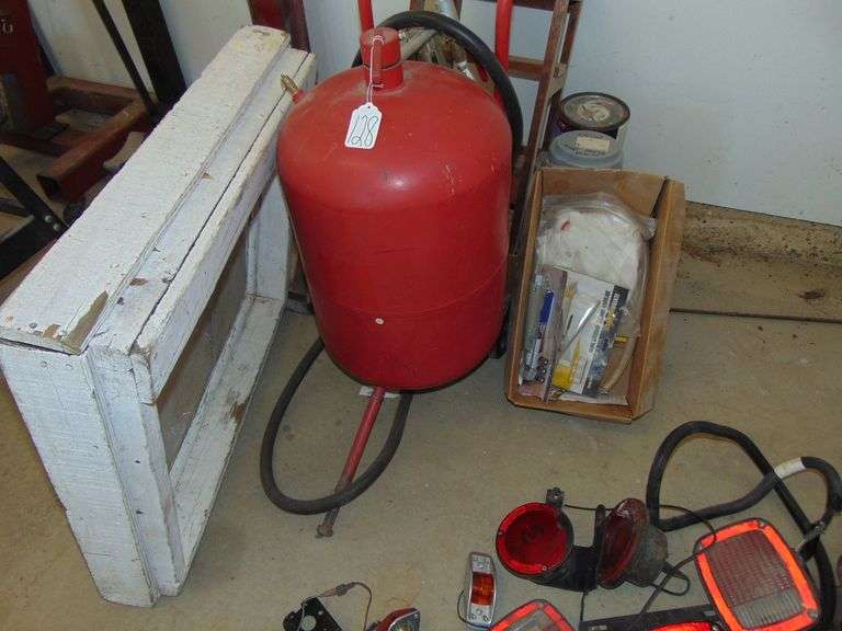 90 LB SAND BLASTER, w/EXTRA PARTS & SIFTER Ziemer Hilbrands Auctions