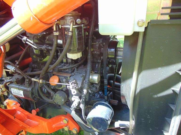KIOTI CK2610 HST TRACTOR DAEDONG DIESEL ENGINE, HYDROSTATIC, 4 WHEEL