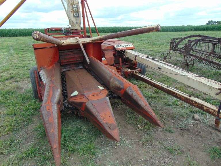 GEHL 800 2 ROW 30 FORAGE CHOPPER Ziemer Hilbrands Auctions gehl-800-2-row-30-forage-chopper-ziemer-hilbrands-auctions